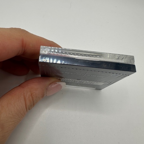 Jordana Bronzing Powder - 01 Light - Picture 2 of 3